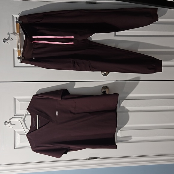 Figs Tops - Figs women scrub kit top and pant brown size medium and jogger pant medium tall